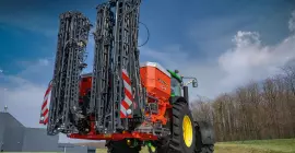 Lo spandiconcime pneumatico portato AERO 32.1 in trasporto