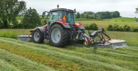 PZ 3015 in combinazione con una falciatrice frontale