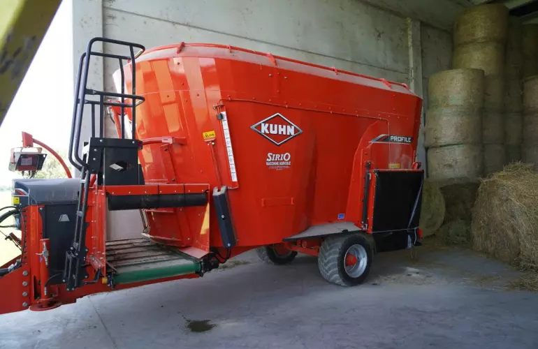 PROFILE Testimonial Pezzani in stalla