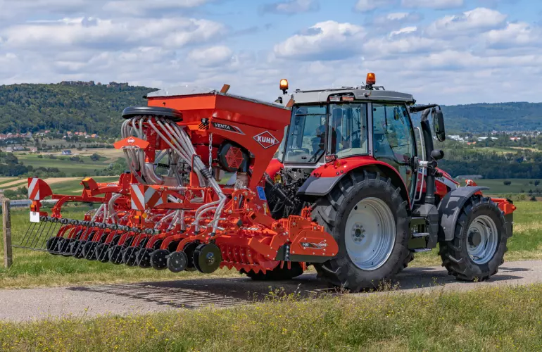 Integrated pneumatic seeding combination VENTA 330