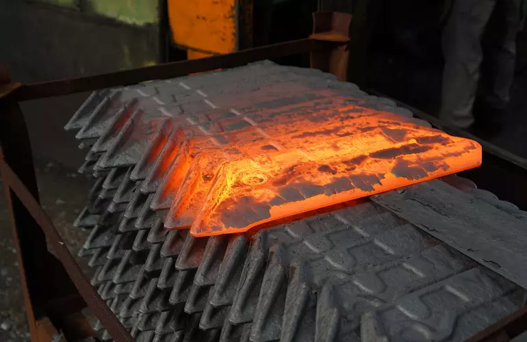 Photo illustrant une piรจce dรฉtachรฉe KUHN en production usine.