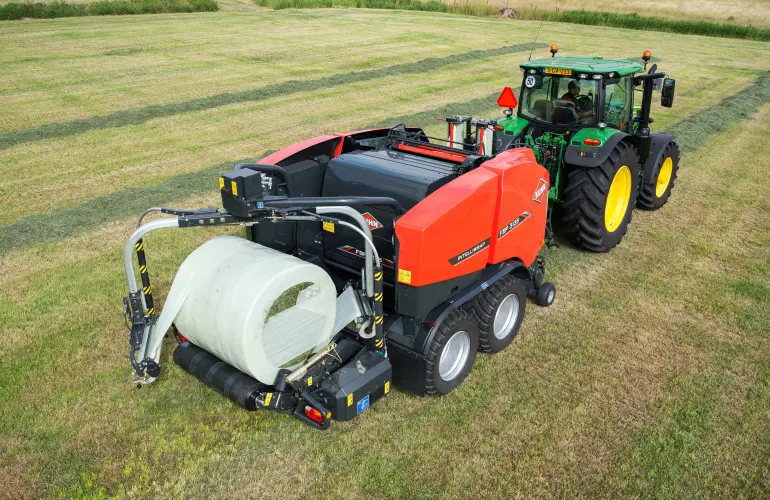 The cylindrical wrap ensures that more air is excluded and that the bale retains its shape.