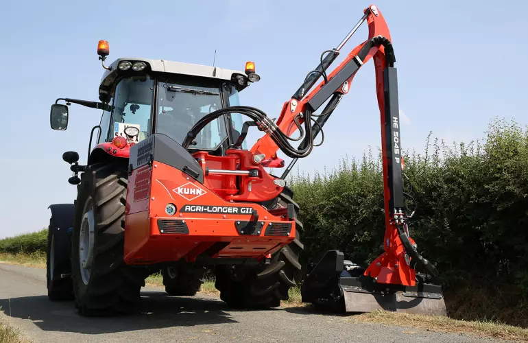 Posizione di trasporto braccio decespugliatore KUHN AGRI-LONGER GII con sicurezza idraulica