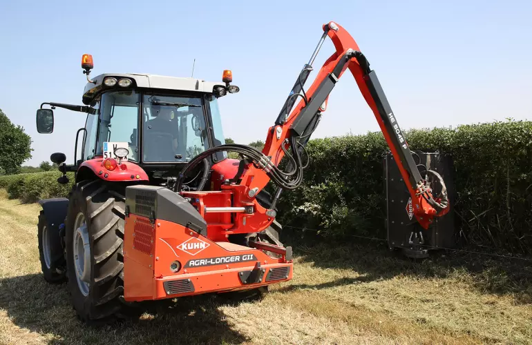 Aggiramento degli ostacoli con KUHN AGRI-LONGER GII con sicurezza idraulica