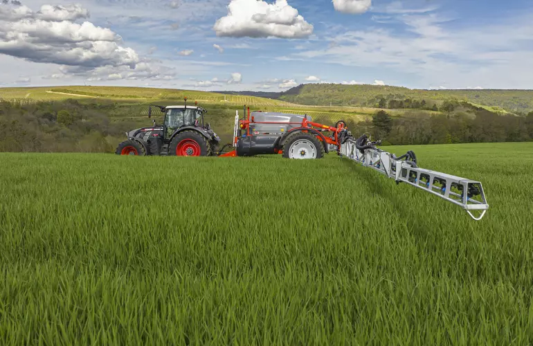 METRIS 2 e barra RHA3 da 36 m durante il trasporto