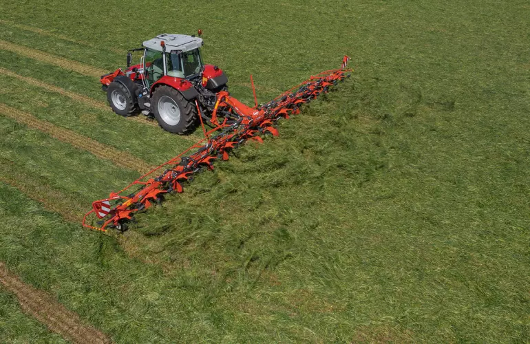 GF 13003 al lavoro in un campo