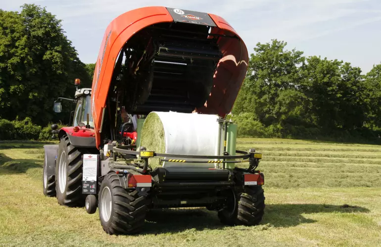 iBIO+ inizia la fasciatura con legatura a pellicola nella camera di compressione