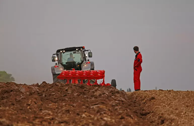 Gli aratri MASTER 153 sono riferimenti riconosciuti in tutto il mondo