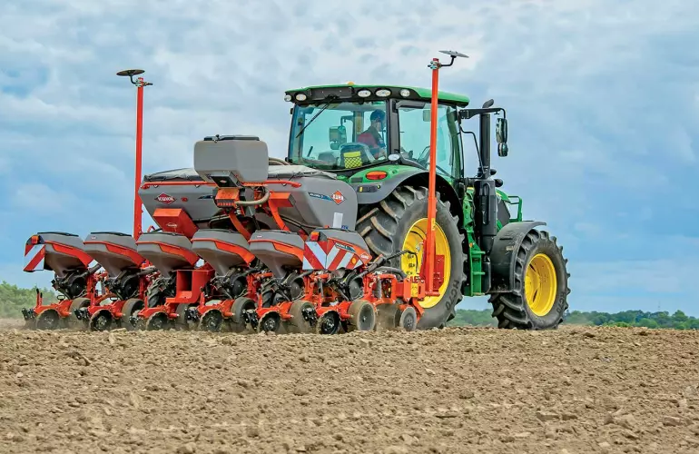 La seminatrice MAXIMA 3 al lavoro