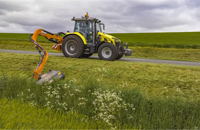 Bracci decespugliatori KUHN PRO-LONGER GII 5683 SP : il "plus" della visibilità del braccio semi-avanzato OPTIview