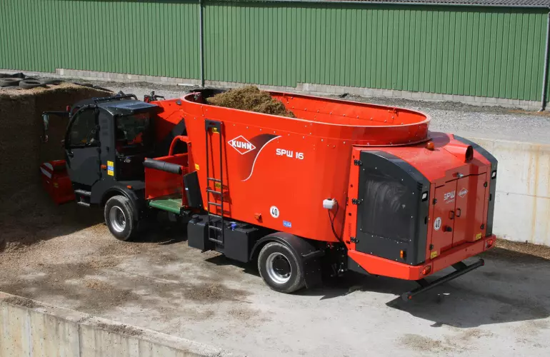Prestazioni del taglio di insilati straordinarie per i carri miscelatori semoventi SPW Intense KUHN