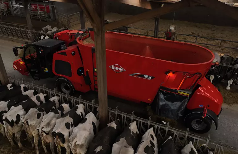 SPW Power durante la distribuzione di una razione per vacche da latte