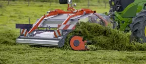 MERGE MAXX 440 F working in the field
