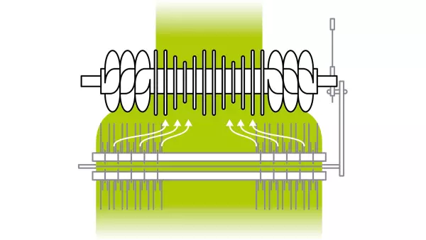 La breve distanza tra il rotore e i denti del pick-up assicura un flusso di foraggio uniforme nella camera di pressatura