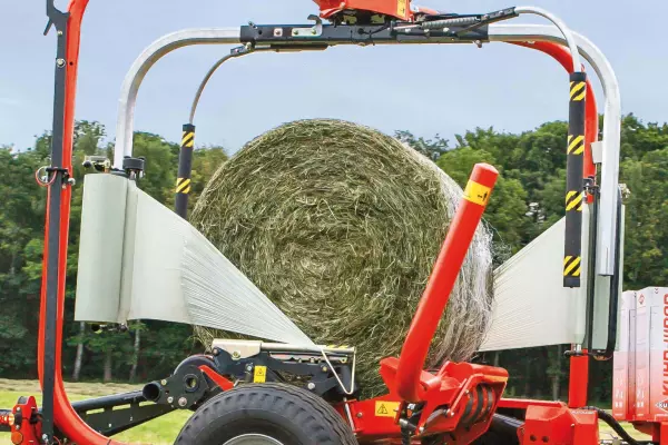 I bracci dei satelliti ad azionamento centralizzato sorreggono ciascuno un'unità di pre-tensionamento con bobina di pellicola da 750 mm