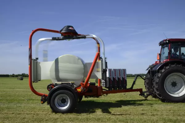 Il fasciatore è dotato di un doppio satellite ad alta velocità con funzione BOOST che aumenta la velocità fino a 40 giri/min a una velocità di guida di 5 km/h .