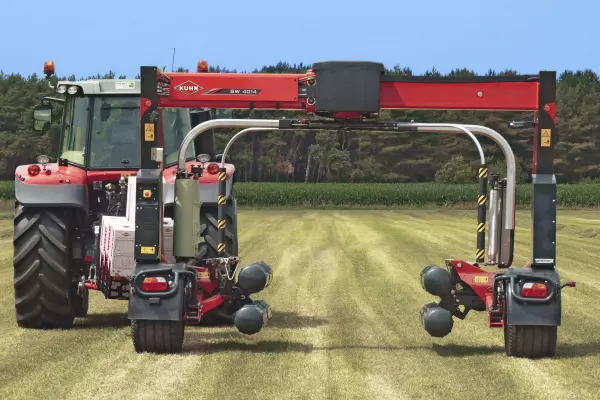 Il fasciatore ha una larghezza operativa di 4 m sul campo.