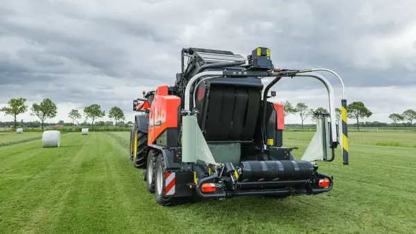 L'azionamento del portellone e il trasferimento delle balle più rapidi nel suo segmento