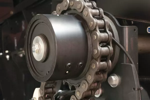 Tutti i componenti principali di alimentazione delle big baler KUHN sono dotati di sistema di sicurezza con frizione a camme.