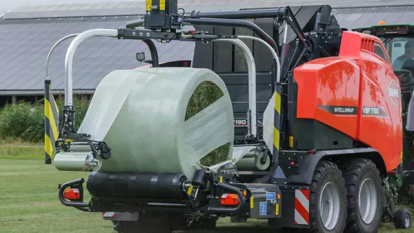 L'avvolgimento cilindrico assicura l'espulsione di più aria, in modo tale che la balla mantenga la sua forma.