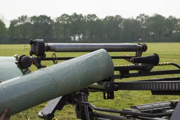 I pre-tensionatori rotanti semplificano il caricamento della pellicola, che avviene a un'altezza comoda per l'operatore.