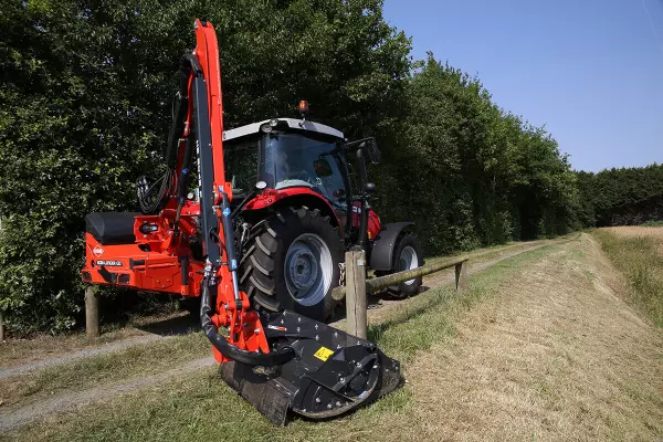 Aggiramento degli ostacoli con KUHN AGRI-LONGER GII con sicurezza idraulica