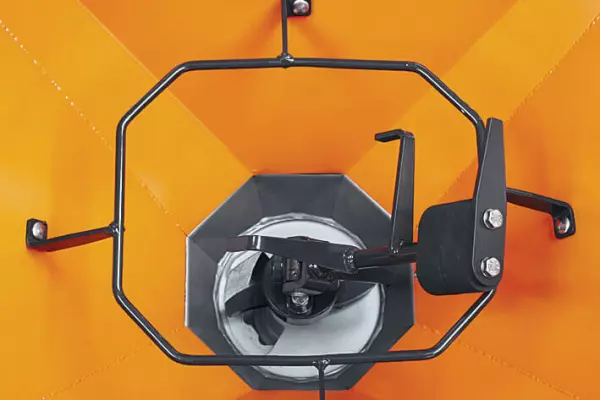 Agitatore speciale per lo scorrimento di prodotti viscosi sulla spargisale e spargisabbia AXEO