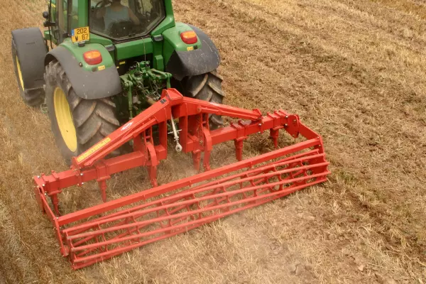 Vista posteriore dell'attacco del decompattatore su un trattore