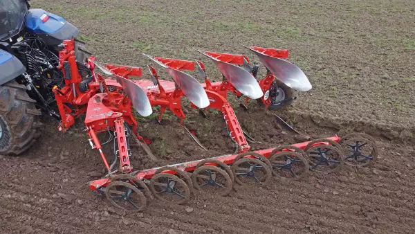 El rodillo integrado DUOLINER está disponible en el MASTER M para refinar la
labranza y preparar la tierra antes de la siembra.