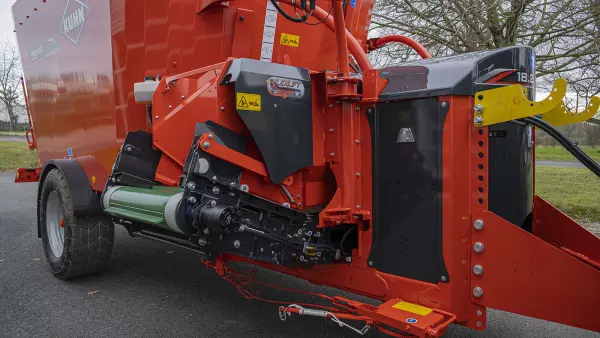 Il tappeto FLEXILIFT si solleva e scivola nel vostro carro miscelatore PROFILE CL