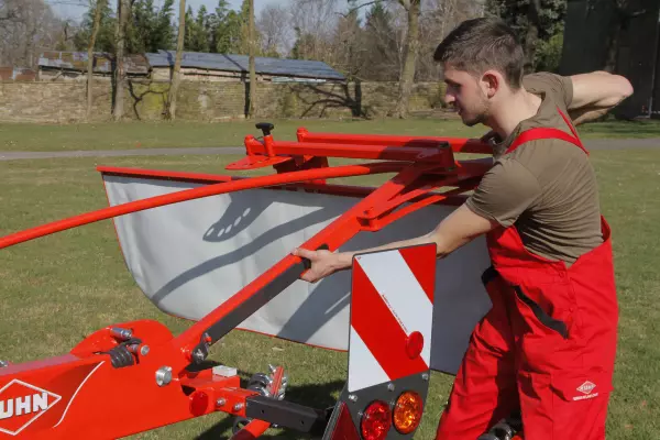 Semplice spiegamento del telo d'andana