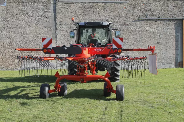 GA 1031 T in posizione di sterzata a fondo campo