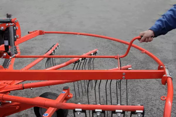 Il GA 13031 risulta semplice da utilizzare: regolazione dell'altezza di lavoro individuale mediante manovella