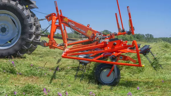 I riduttori dei rotori sugli spandivoltafieno GF 10803 e GF 8703 sono fatti per durare.