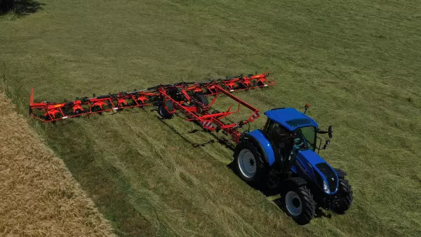 Il telo andanatore del voltafieno GF 13003 T impedisce lo spargimento del foraggio sugli appezzamenti vicini