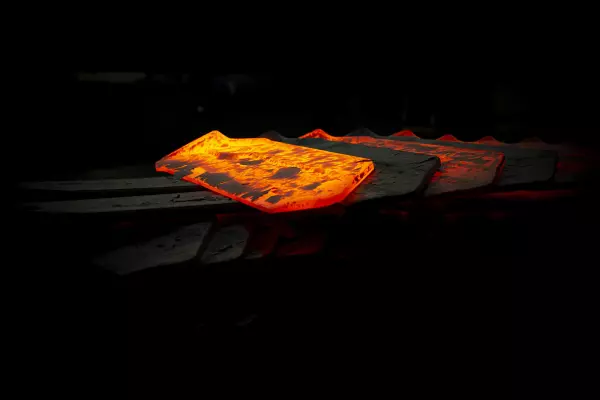 I vomeri e gli scalpelli KUHN sono forgiati e trattati in modo tale da aumentare la loro durata del 20% rispetto ai ricambi aftermarket.