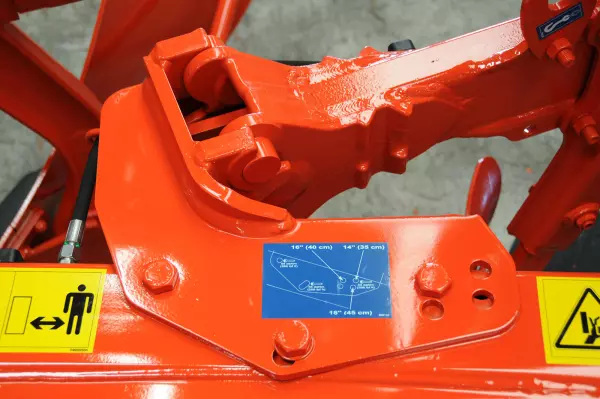 L'indicatore di larghezza variabile consente di visualizzare la larghezza di lavoro dalla cabina.