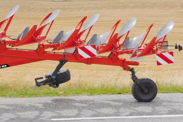 La ruota di trasporto sospesa in elastomero garantisce la marcia sicura su strada