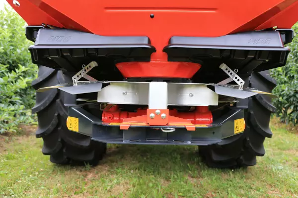 Deflettore di spargimento su due file per la distribuzione localizzata alla base delle piante con gli spandiconcime portati MDS 8.2