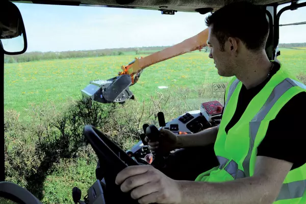 Braccio decespugliatore KUHN MULTI-LONGER GII 5557 P: la visibilità abbinata alle prestazioni