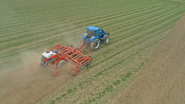 Seminando le coperture vegetali contemporaneamente alla lavorazione delle stoppie, si risparmia un passaggio.