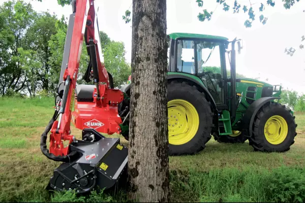 POLY-LONGER 5050 PA con cinematica a parallelogramma: il cambio automatico del tuo braccio decespugliatore KUHN!