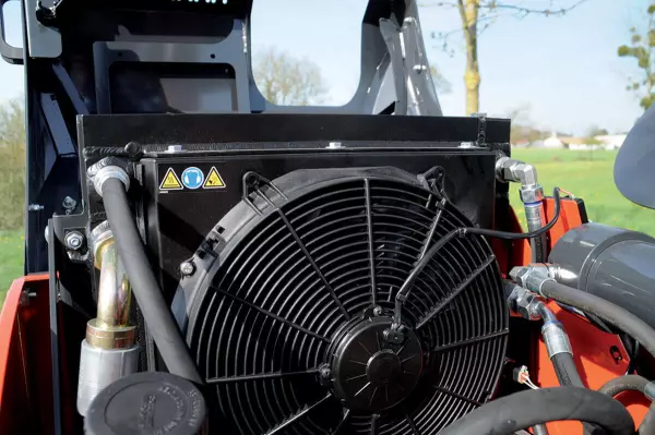 Raffreddatore sovradimensionato sui bracci decespugliatori KUHN PRO-LONGER: una potenza costante