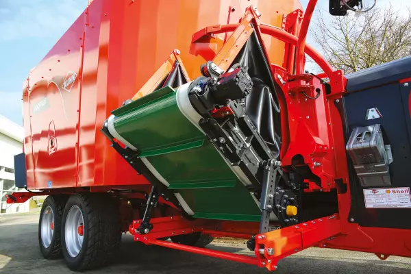 Il tappeto FLEXILIFT si solleva e scivola nel vostro carro miscelatore PROFILE CL