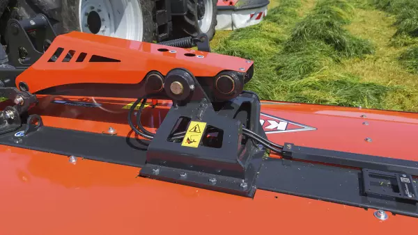 La larghezza di lavoro della falciatrice può essere regolata su tre livelli.