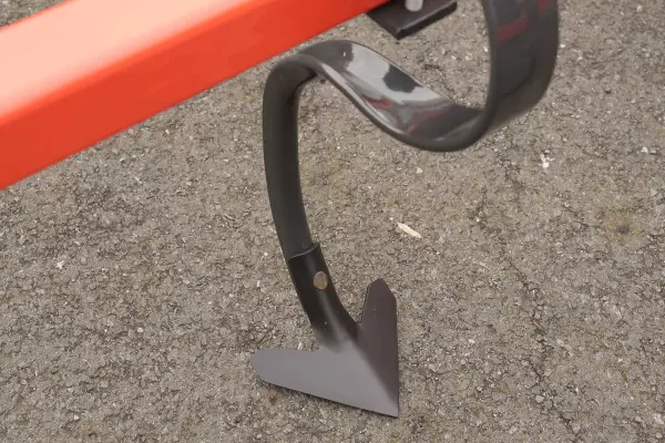 Il dente elastico a "S" del vibro coltivatore PROLANDER