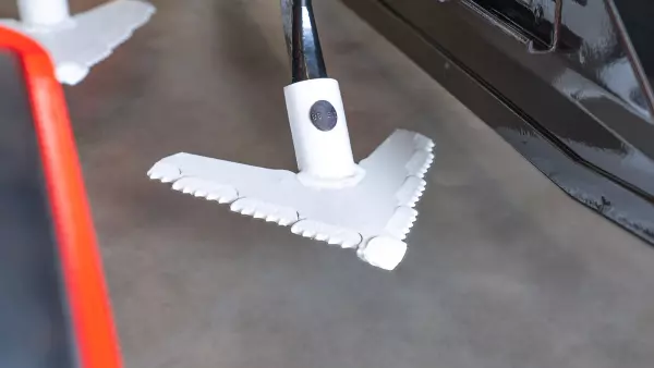 Primo piano dei vomeri della sarchiatrice ROWLINER