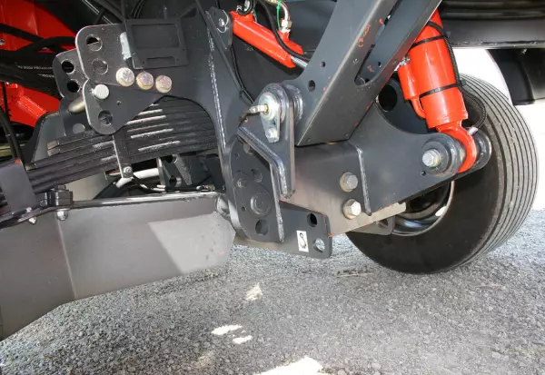 Telaio completamente sospeso sui carri miscelatori semoventi SPW Intense KUHN