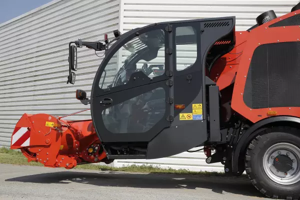 Superfici vetrate molto ampie sui carri miscelatori semoventi SPV Intense KUHN