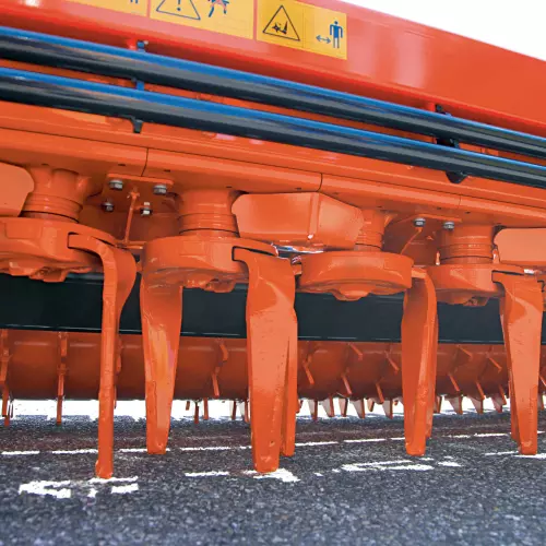 Protezioni a V per operazioni su terreni sassosi